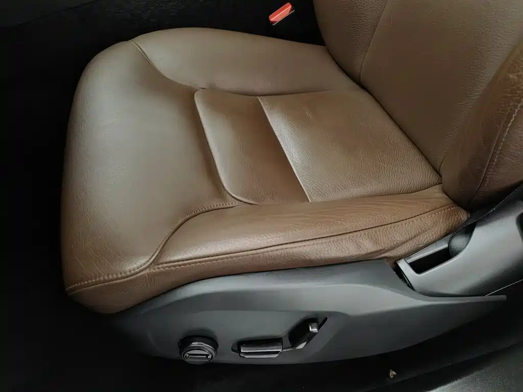 Volvo XC60 2019 — фото 20