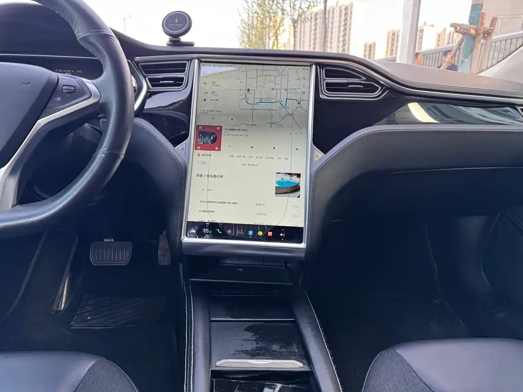 Tesla Model S 2014 — фото 12