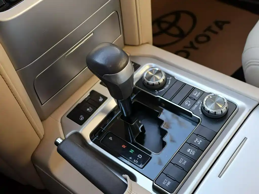 Toyota Land Cruiser 2020 — фото 4