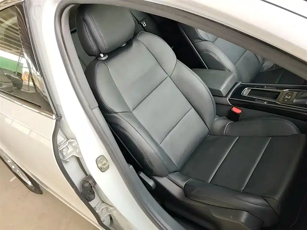 Peugeot 508 2015 — фото 25
