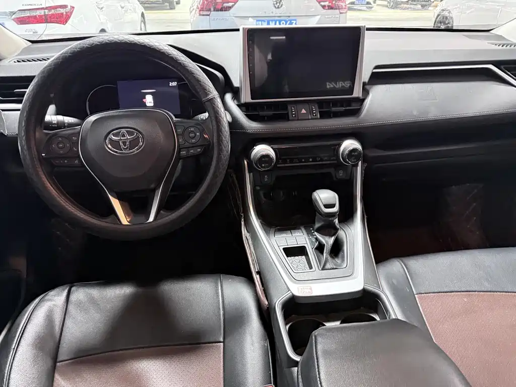 Toyota RAV4 2022 — фото 16