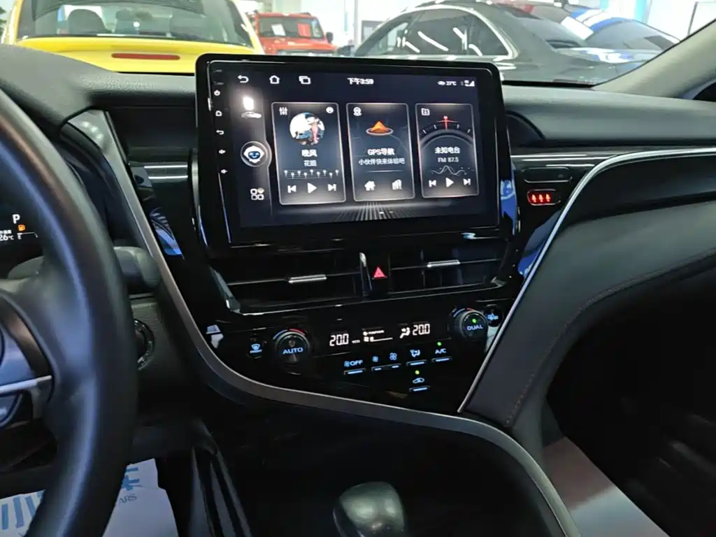 Toyota Camry 2022 — фото 13