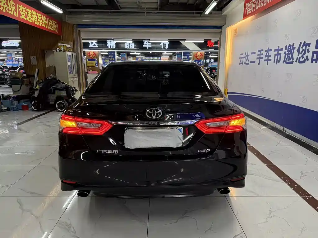 Toyota Camry 2019 — фото 12