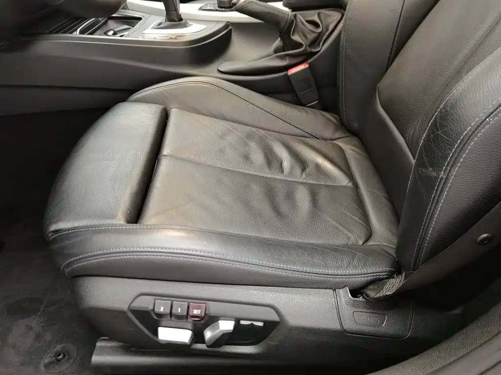 BMW 3 Series 2018 — фото 20