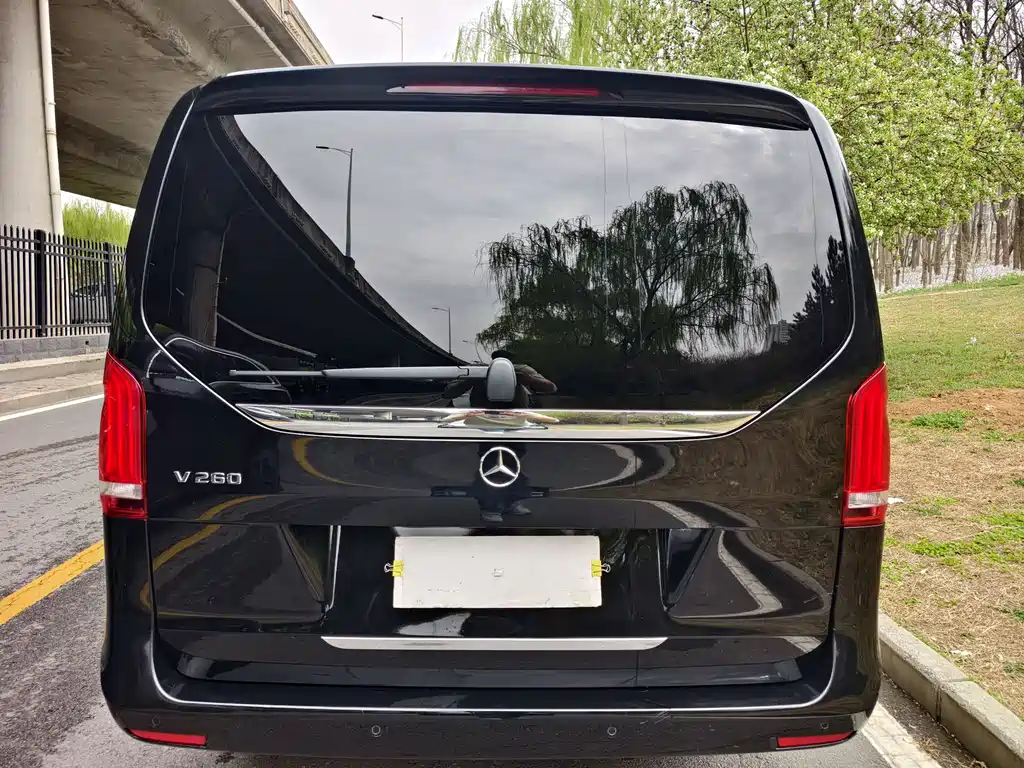 Mercedes-Benz V-Class 2023 — фото 4