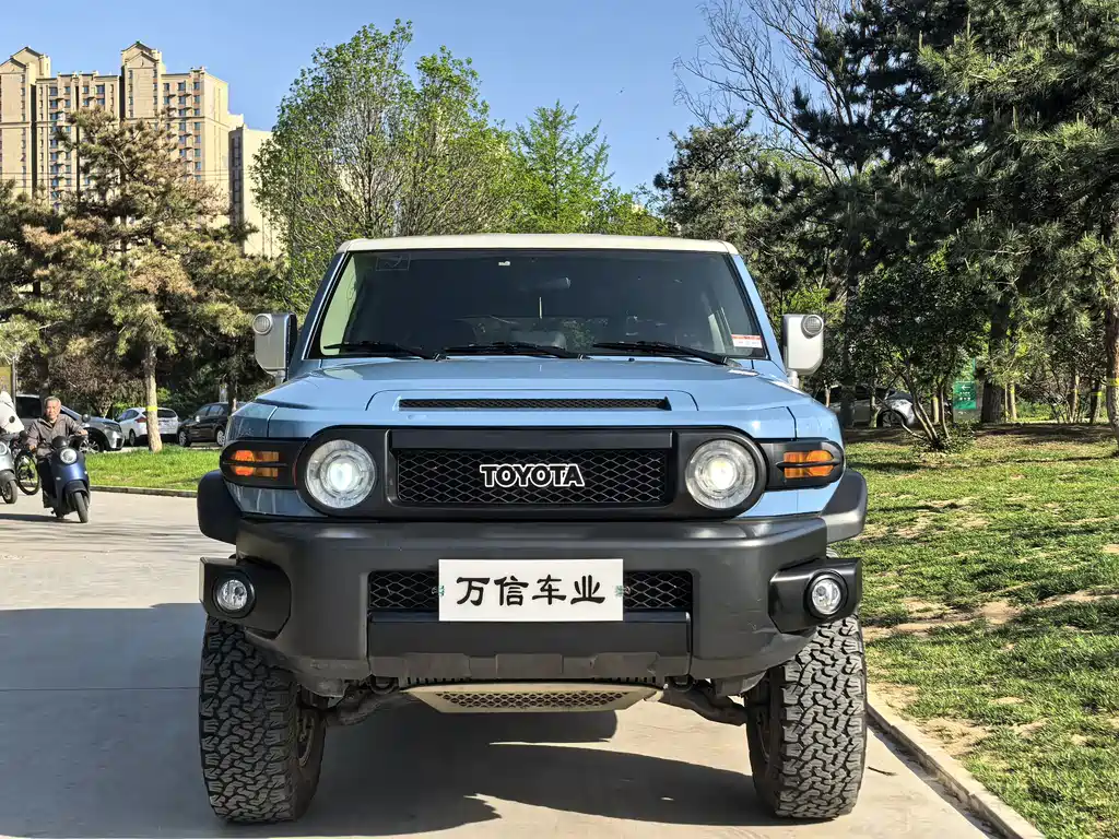 Toyota FJ Cruiser 2019 — фото 1