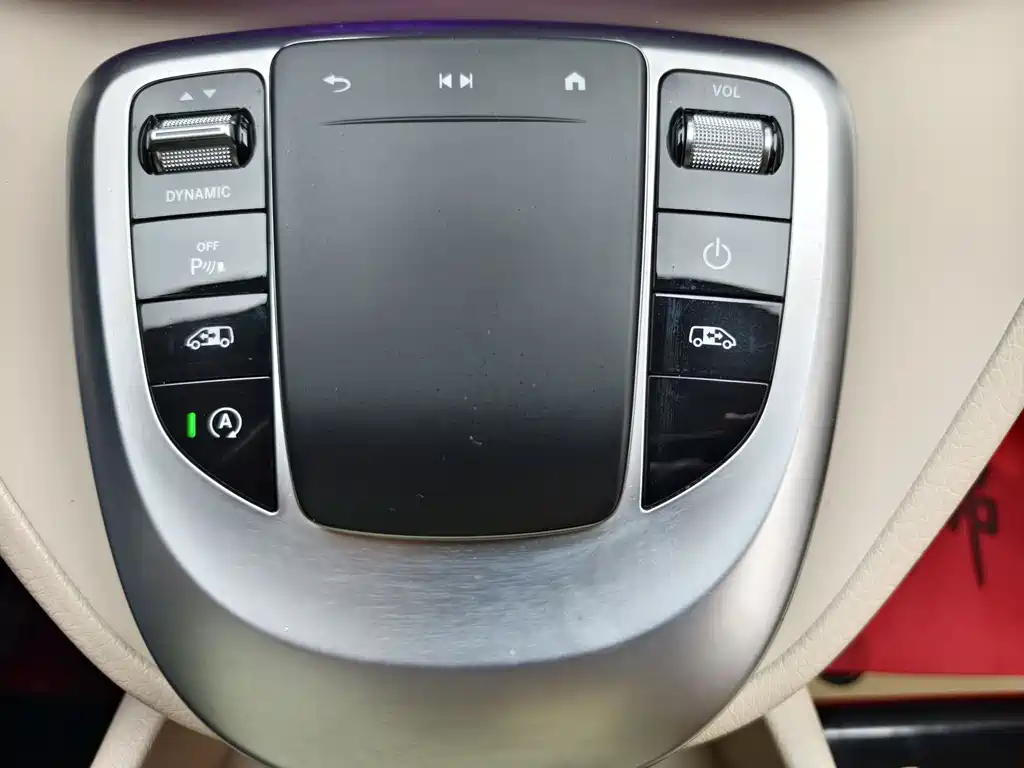 Mercedes-Benz V-Class 2023 — фото 19