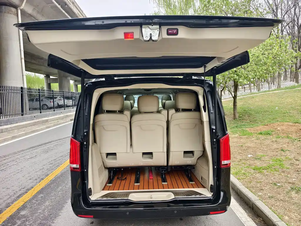 Mercedes-Benz V-Class 2023 — фото 8
