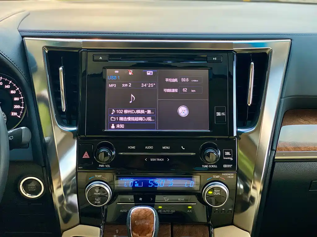 Toyota Alphard 2017 — фото 16