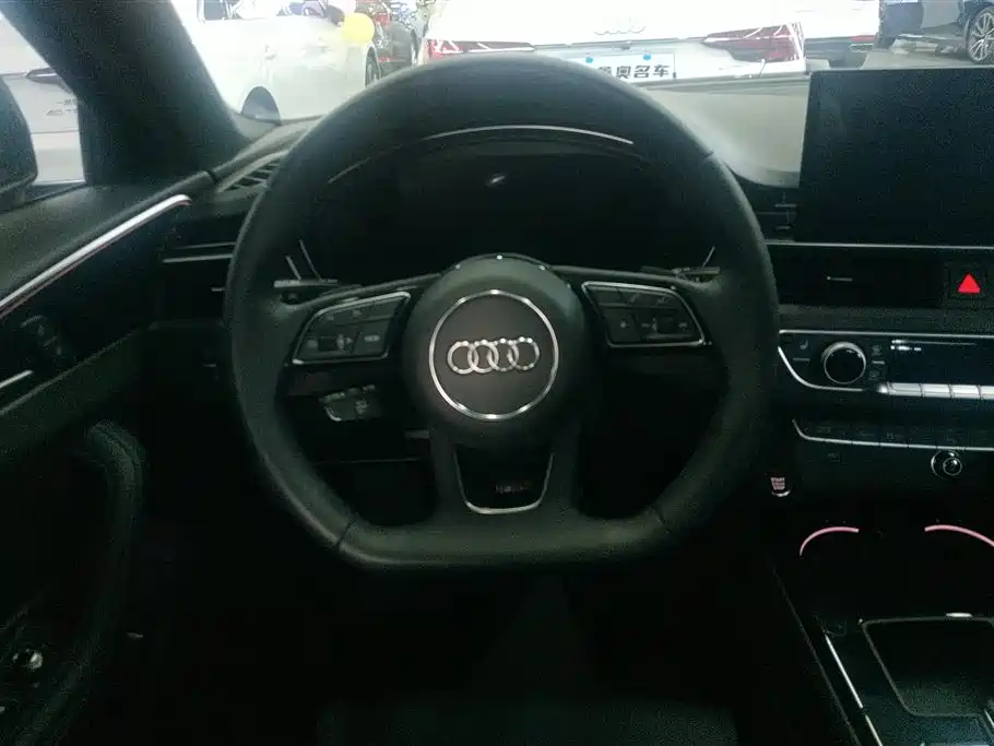 Audi A4L 2023 — фото 13