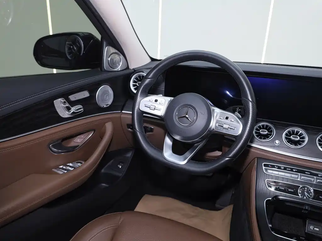 Mercedes-Benz E-Class 2020 — фото 17