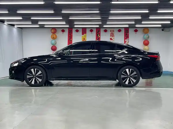 Nissan Teana 2022