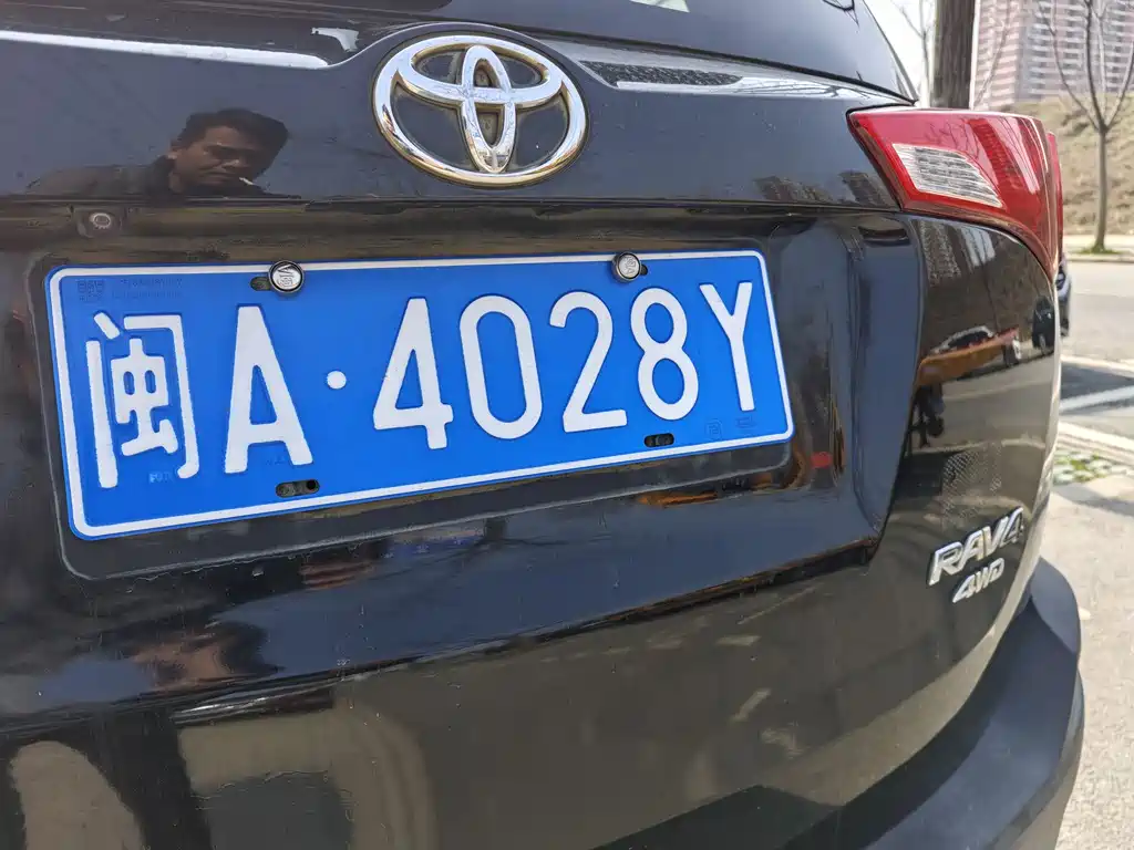 Toyota RAV4 2015 — фото 15