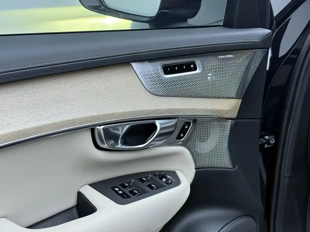 Volvo XC90 Plug-In Hybrid 2025 — фото 16