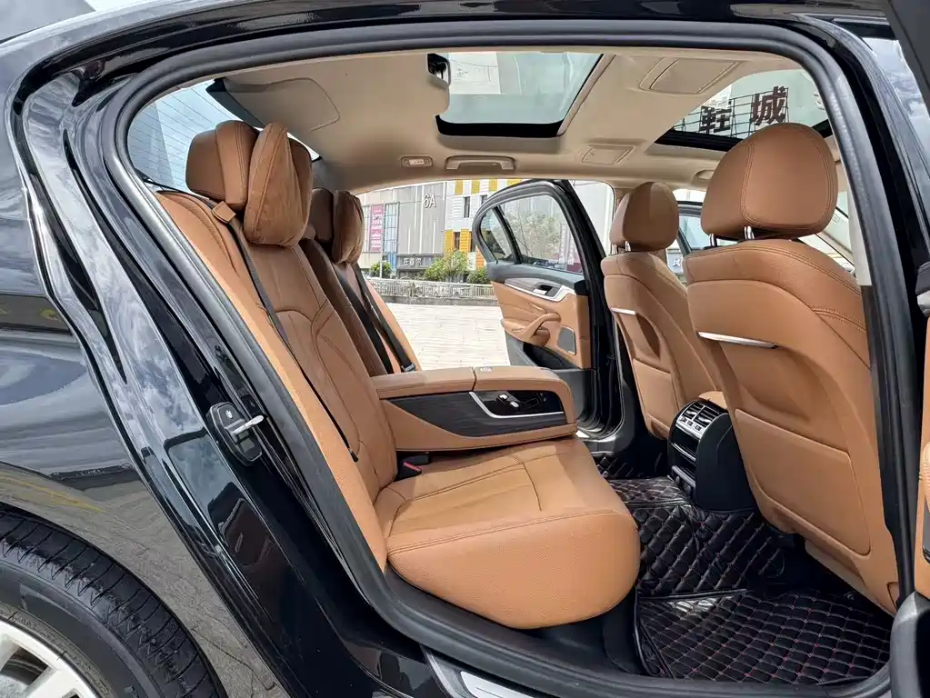 BMW 5 Series 2018 — фото 24