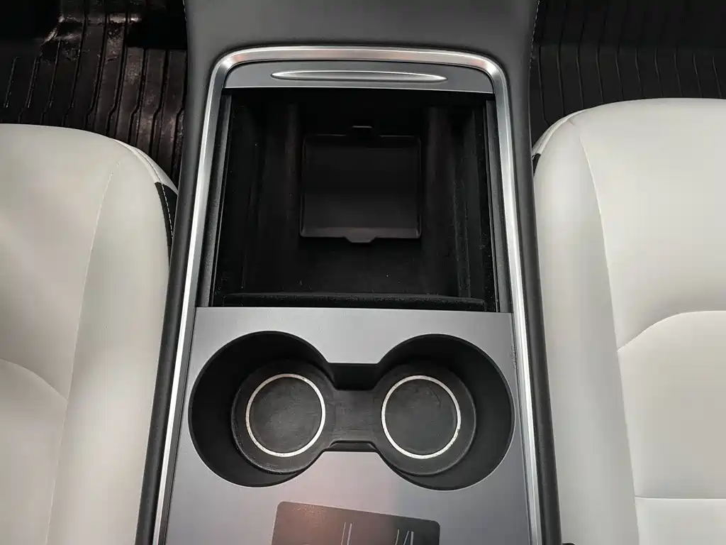 Tesla Model Y 2022 — фото 10