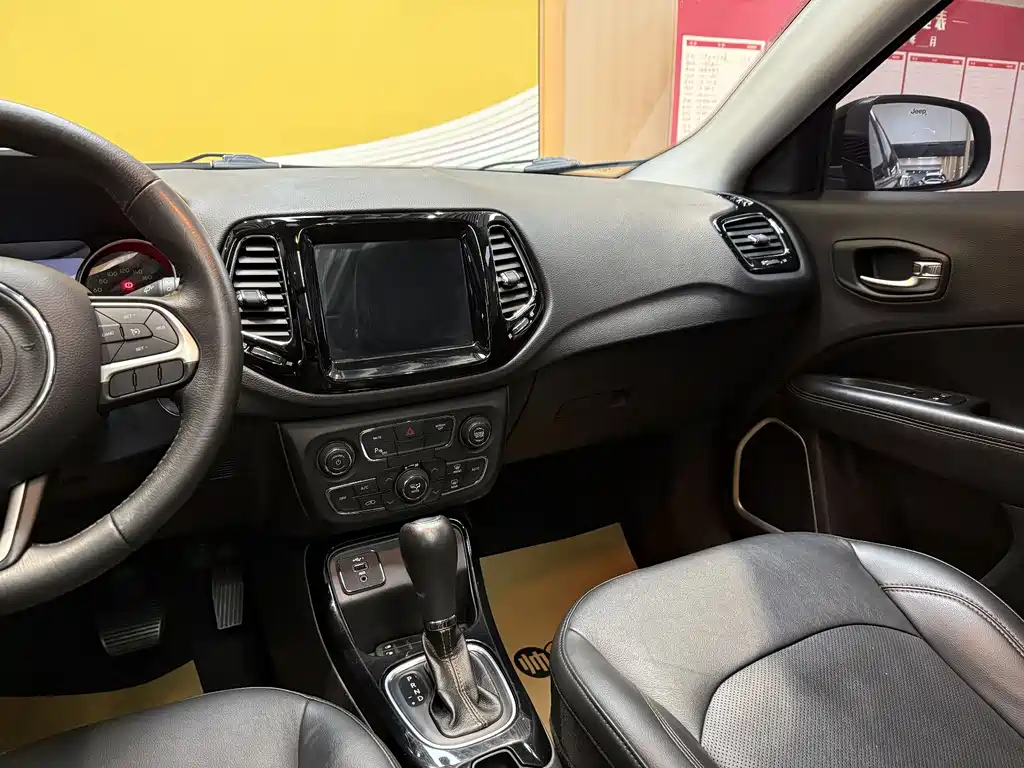 Jeep Compass 2021 — фото 11