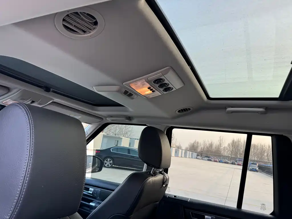 Land Rover Discovery 2015 — фото 23