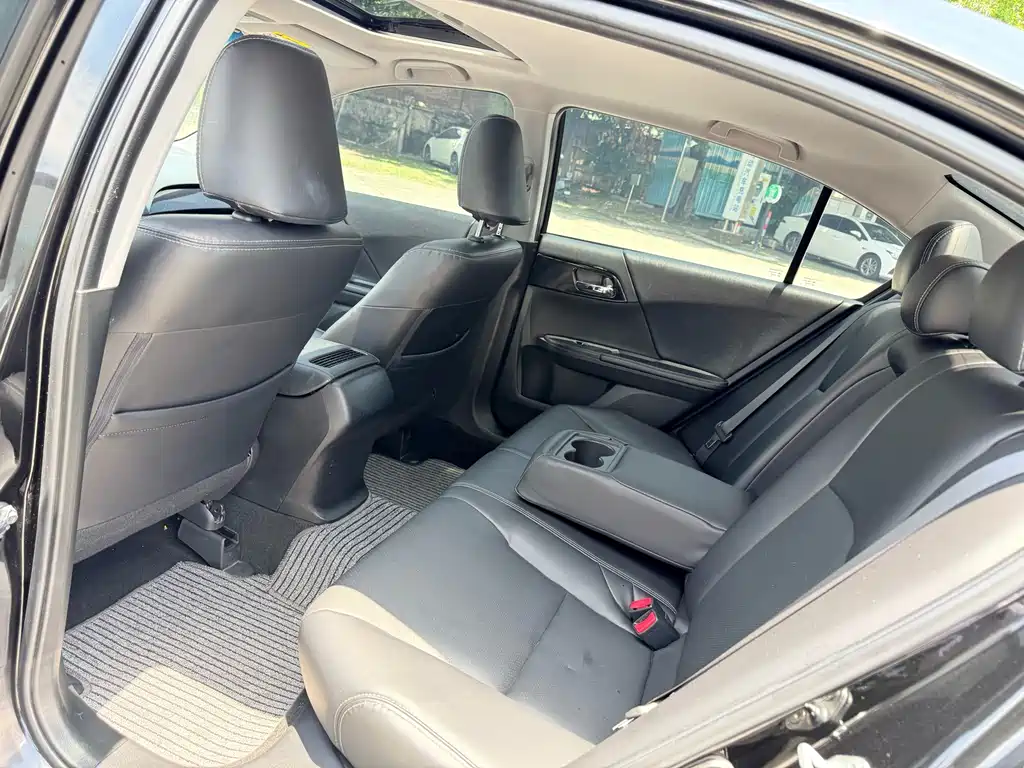 Honda Accord 2018 — фото 10