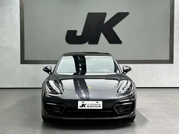 Porsche Panamera 2021