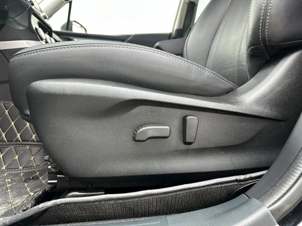 Subaru Forester 2023 — фото 14