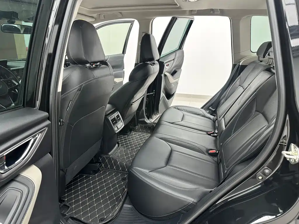 Subaru Forester 2023 — фото 17