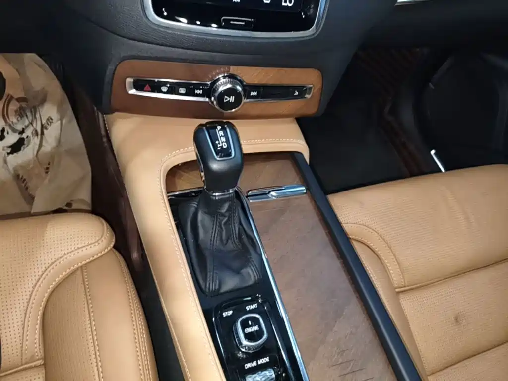 Volvo XC90 2017 — фото 14
