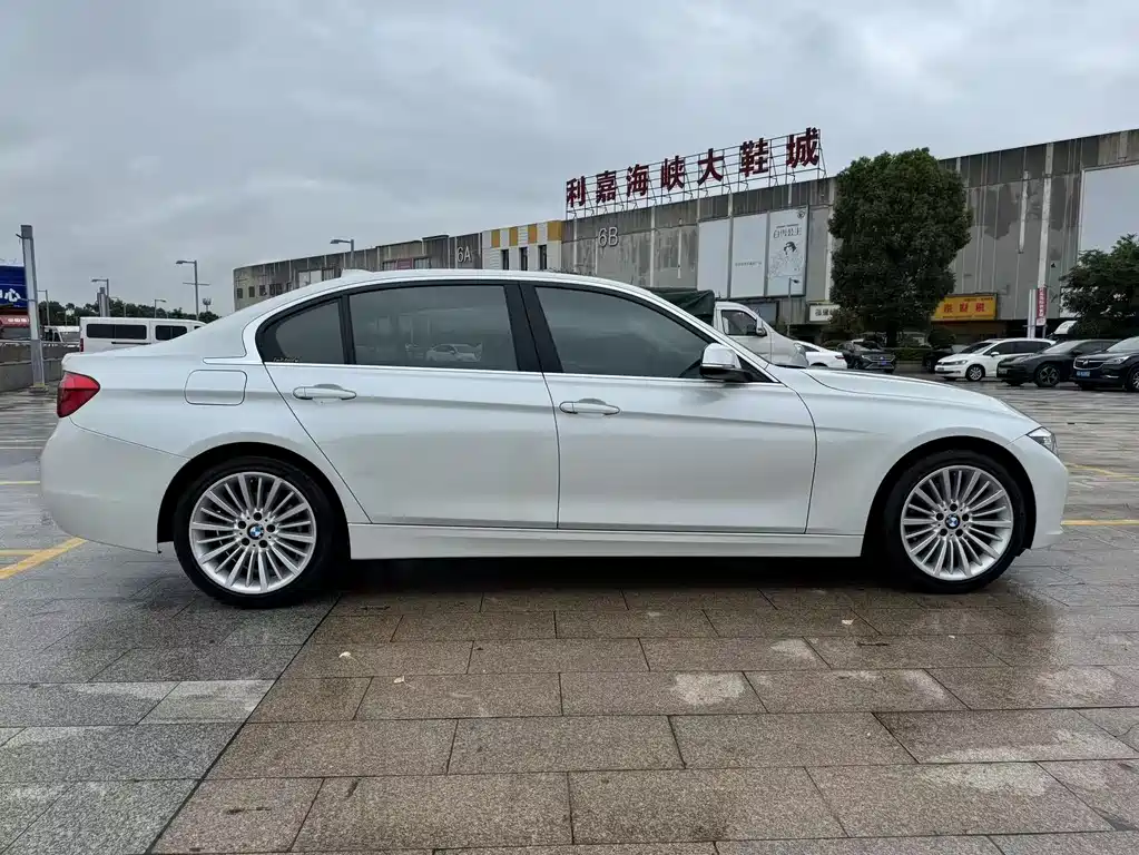 BMW 3 Series 2018 — фото 8