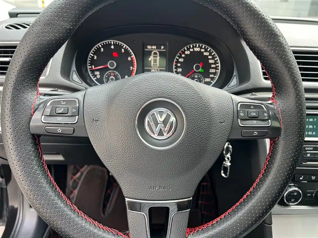 Volkswagen Passat 2015 — фото 13