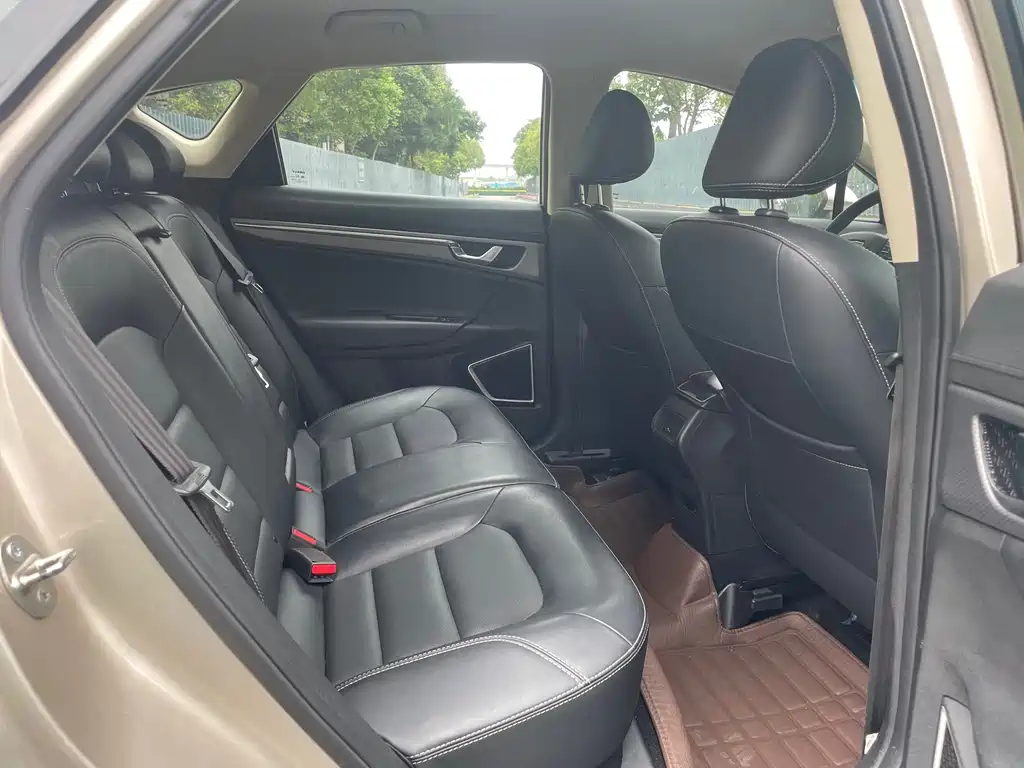 Geely Emgrand GS 2018 — фото 16