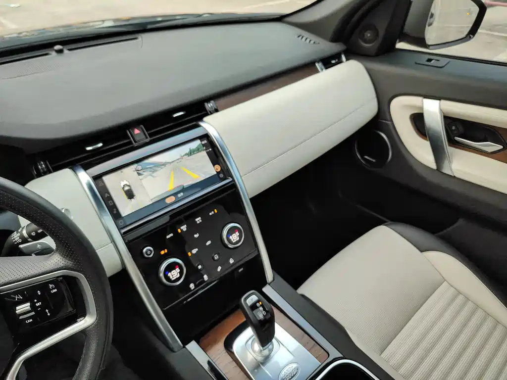 Land Rover Discovery Sport 2023 — фото 11