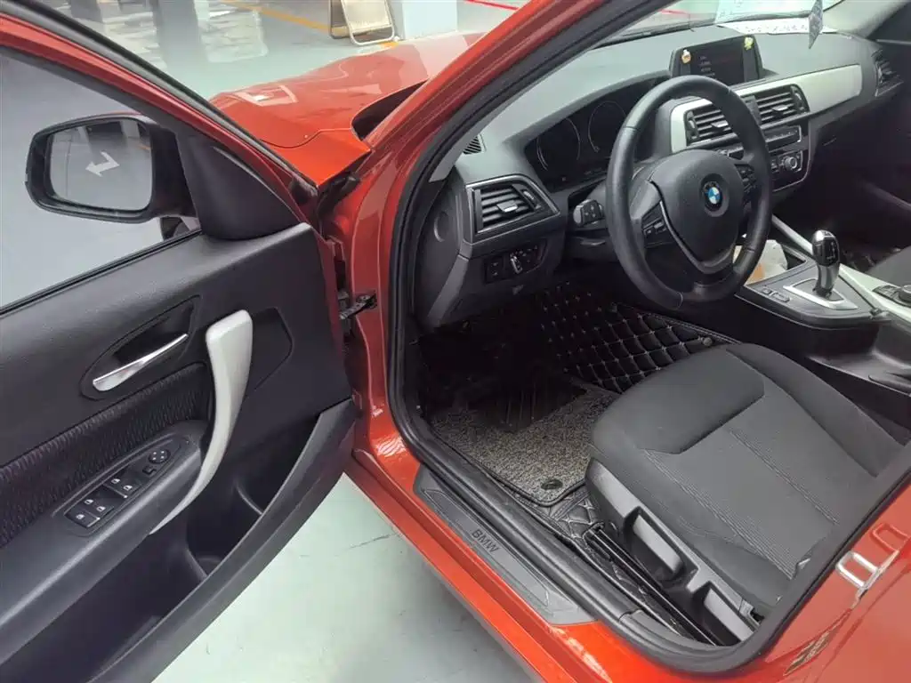 BMW 1 Series 2019 — фото 16