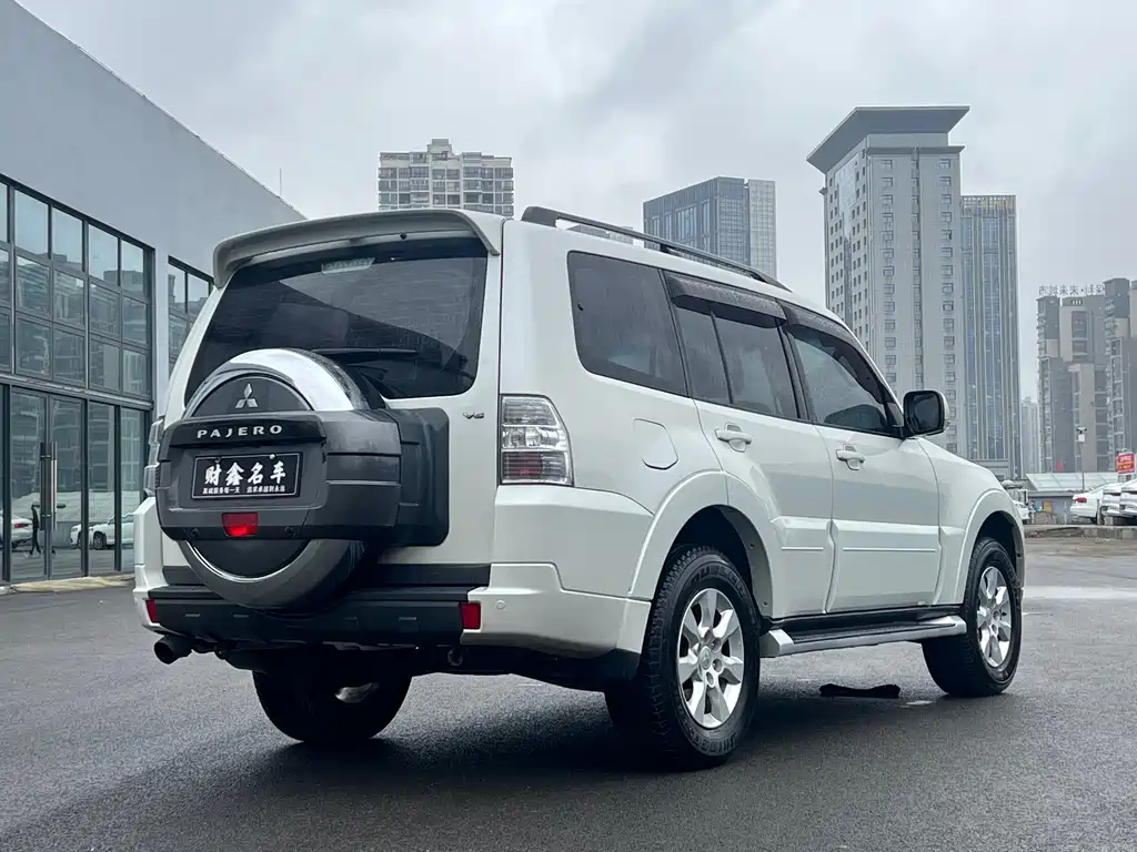 Mitsubishi Pajero 2018 — фото 6