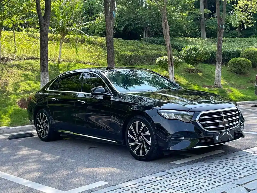 Mercedes-Benz E-Class 2025 — фото 2