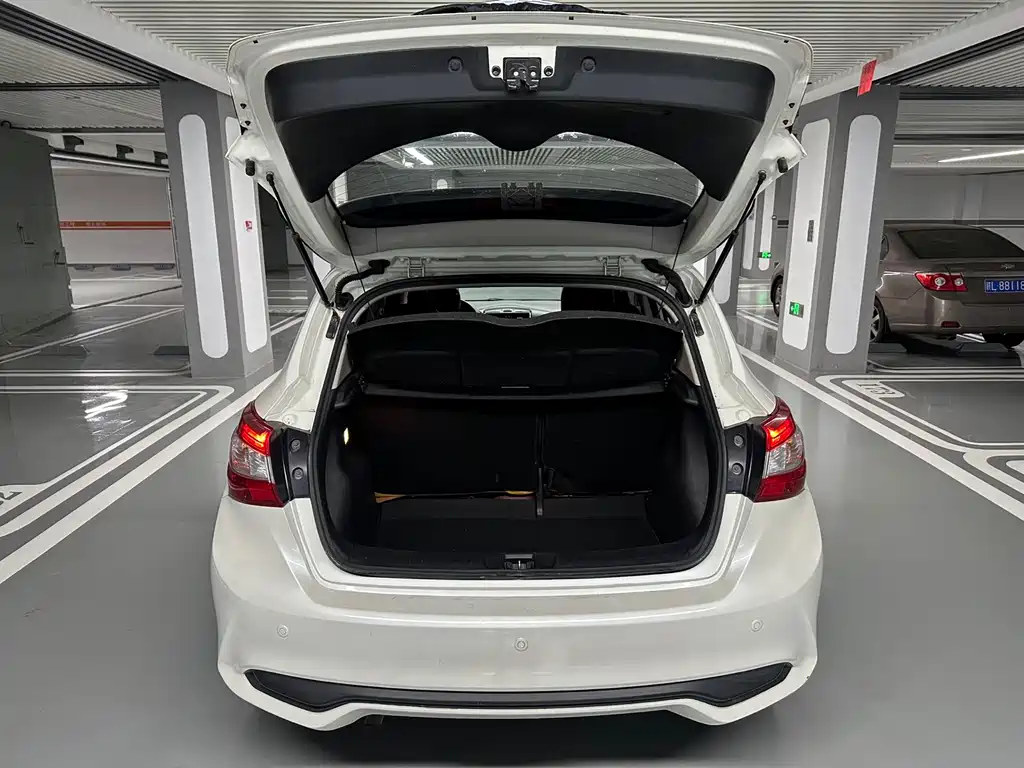 Nissan Tiida 2017 — фото 25
