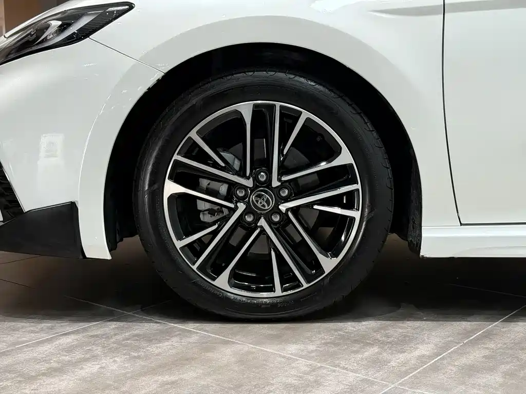 Toyota Camry 2025 — фото 24