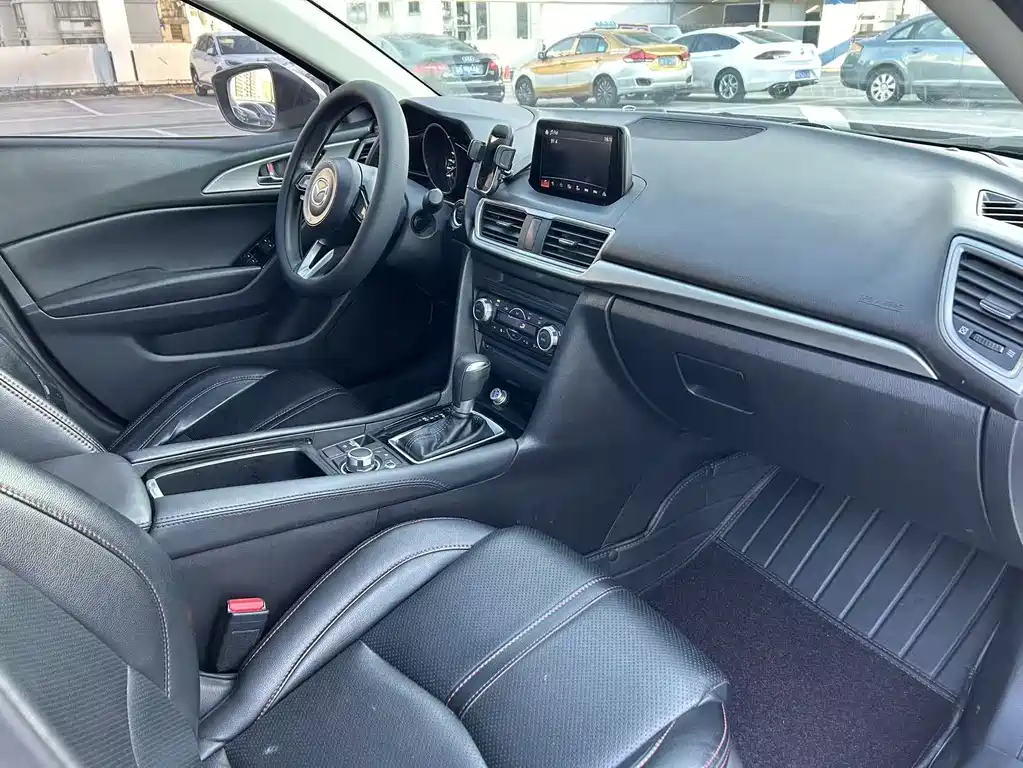 Mazda 3 Axela 2019 — фото 18
