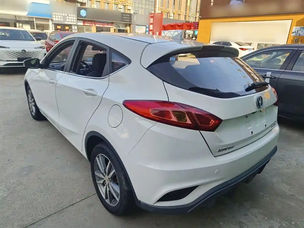 Changan Eado XT 2016 — фото 5
