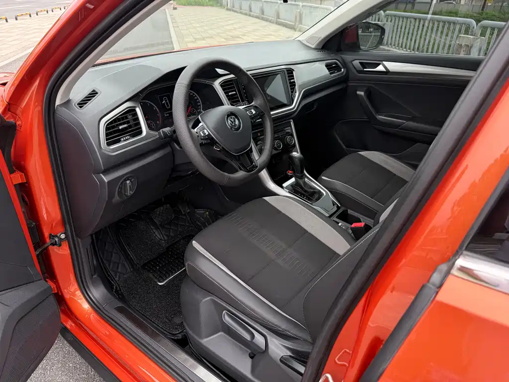 Volkswagen T-Roc 2019 — фото 10