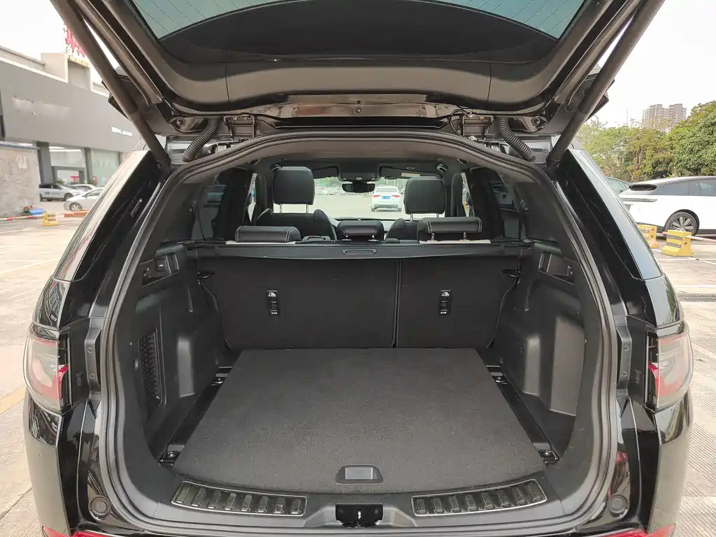 Land Rover Discovery Sport 2023 — фото 14