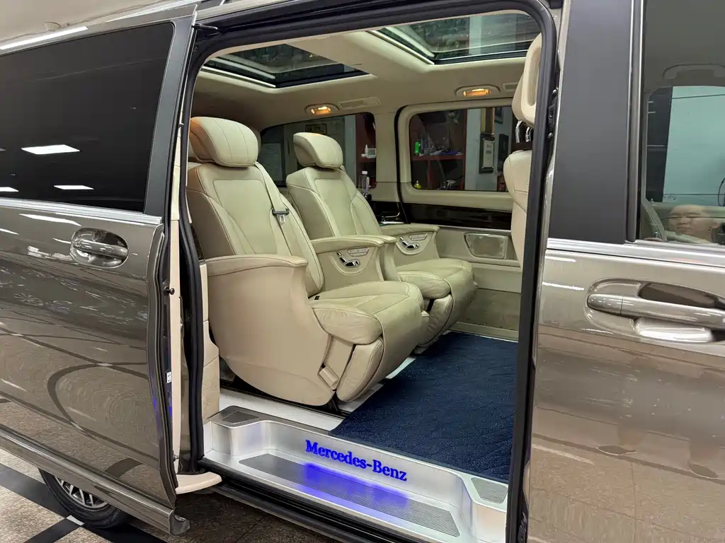 Mercedes-Benz V-Class 2017 — фото 19