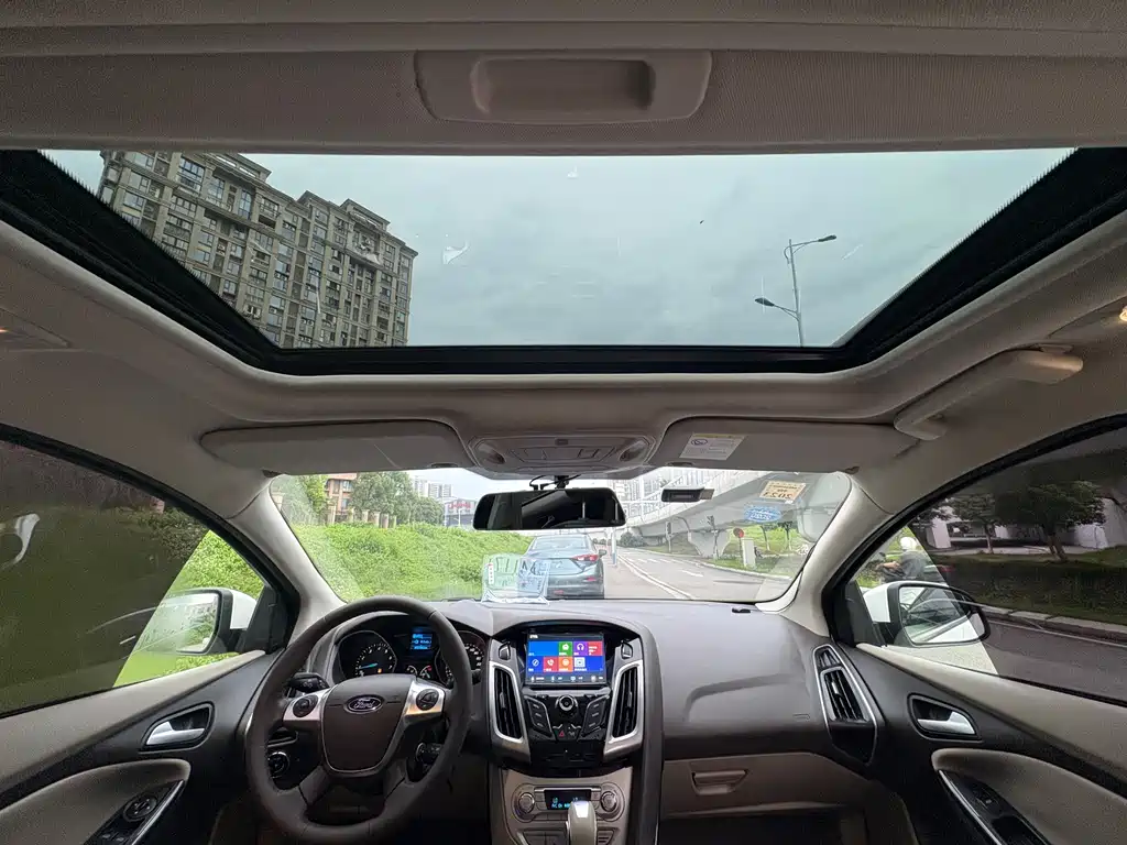 Ford Focus 2015 — фото 17