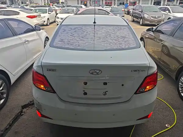 Hyundai Accent 2014