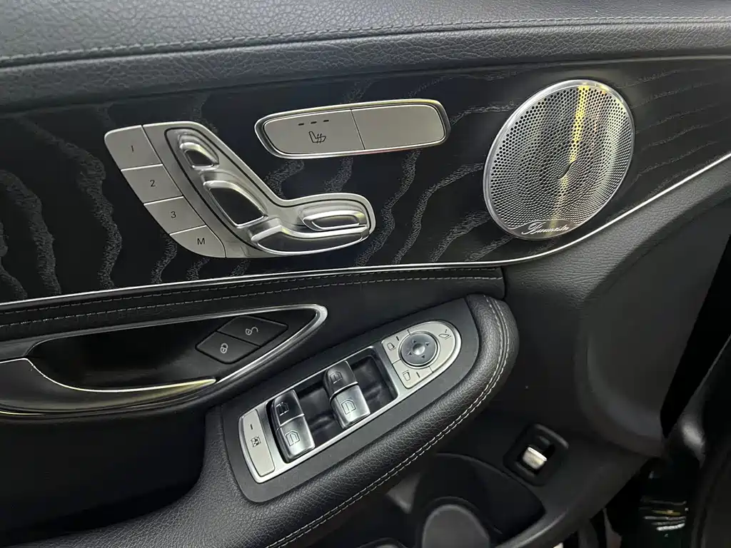 Mercedes-Benz C-Class 2019 — фото 19
