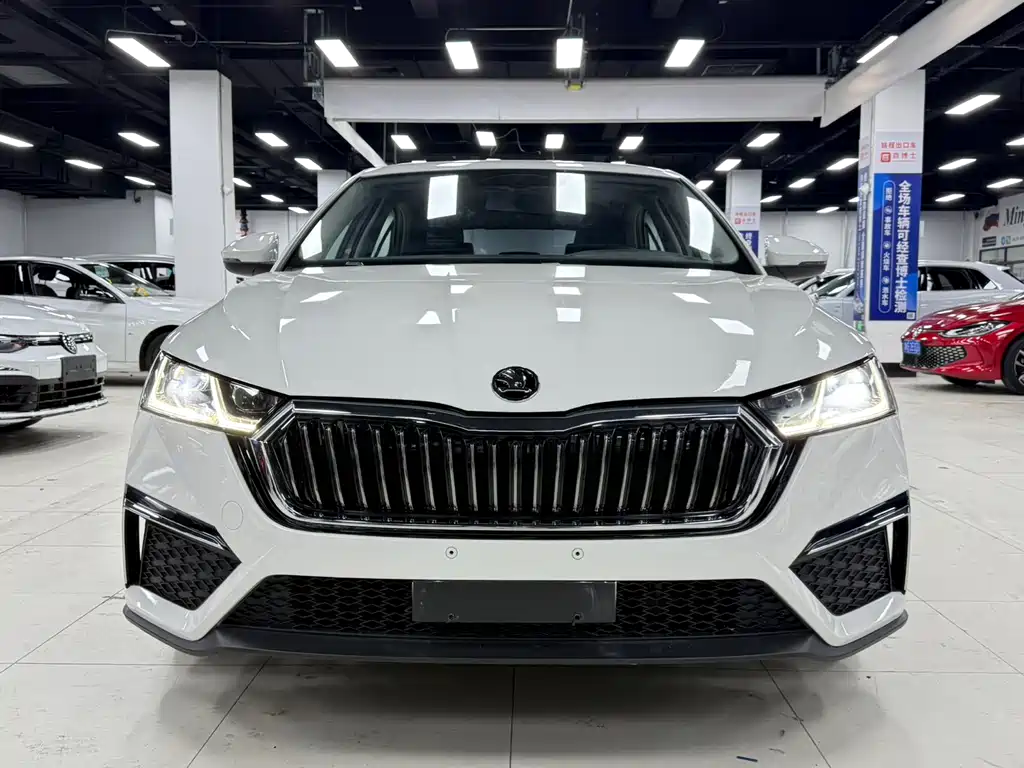 Skoda Octavia 2022 — фото 3
