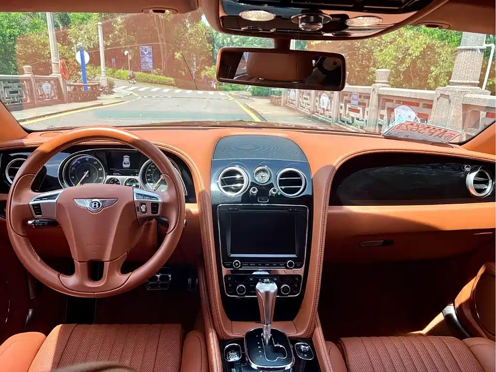 Bentley Flying Spur 2018 — фото 4