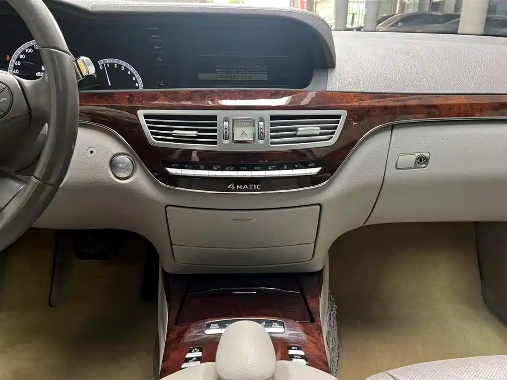 Mercedes-Benz S-Class 2010 — фото 12