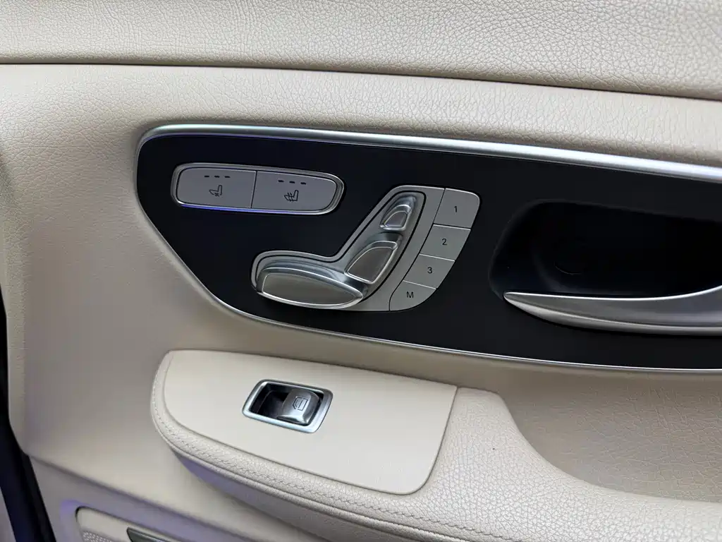 Mercedes-Benz V-Class 2017 — фото 23