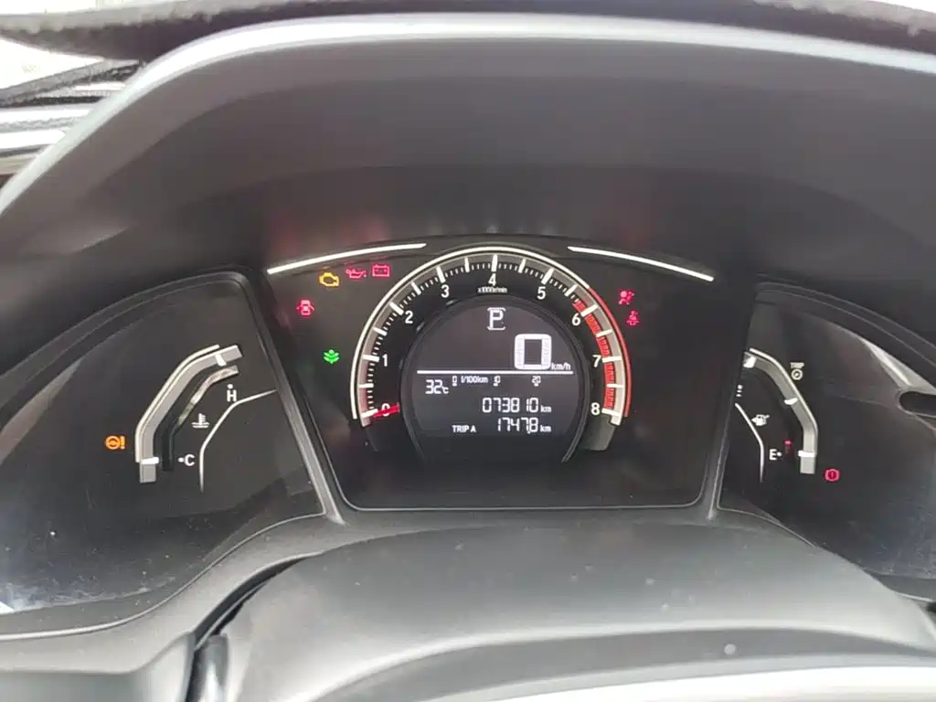 Honda Civic 2018 — фото 12