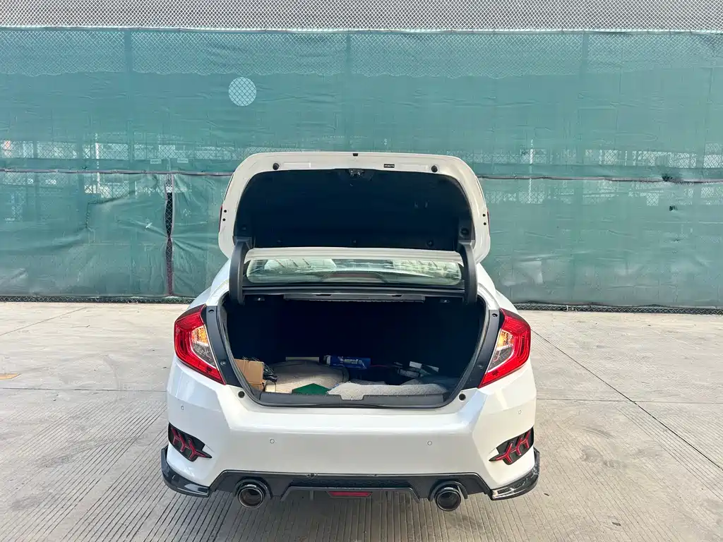Honda Civic 2019 — фото 11